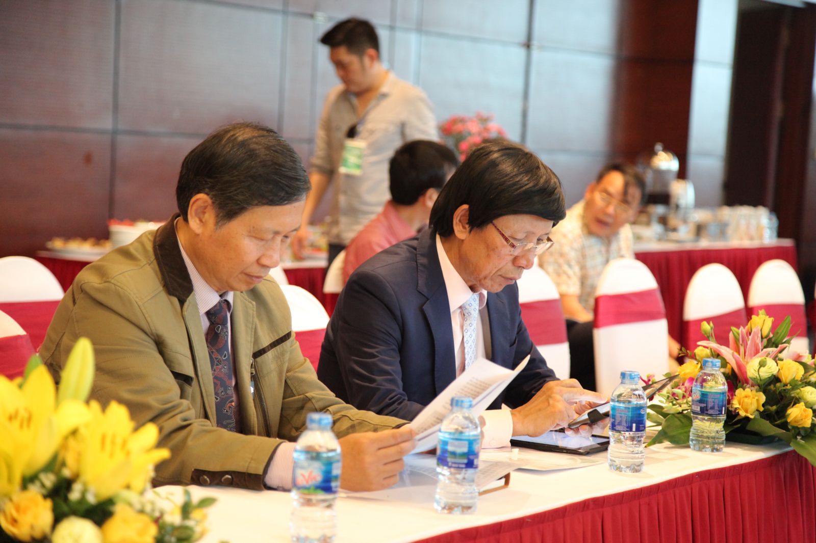 Ông  Đỗ Viết Chiến, Tổng thư ký Hiệp hội Bất động sản Việt Nam và ông Phan Hữu Thắng, Chủ tịch Hiệp hội Bất động sản Việt Nam     