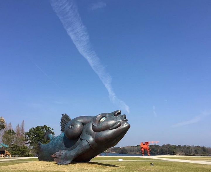 Những gợn mây khiến bức tượng càng thêm phần chân thực