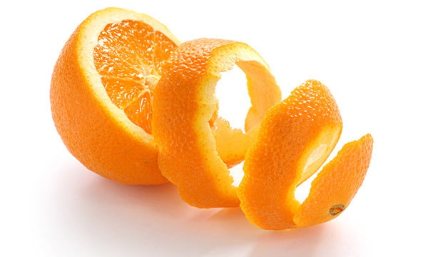   Tinh dầu quýt giúp an thần nhẹ làm cân bằng hệ thống thần kinh, chống co thắt dạ dày, ruột, nên bạn có thể ăn cam, quýt khi đi đường. (Ảnh: Sites)  