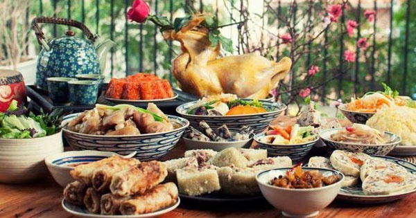   Bữa cơm tất niên không chỉ mang ý nghĩ tiễn năm cũ, đón mừng năm mới mà nó còn thể hiện sự kết nối giữa các thế hệ trong gia đình người Việt.  