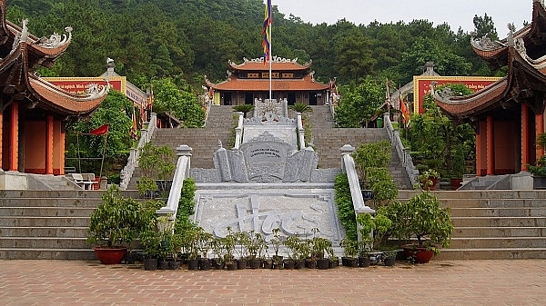   Đền Chu Văn An luôn là một trong những địa điểm tâm linh hàng đầu tại tỉnh Hải Dương được rất nhiều du khách ghé thăm, đặc biệt trong dịp đầu xuân năm mới hoặc gần những đợt thi cử.  
