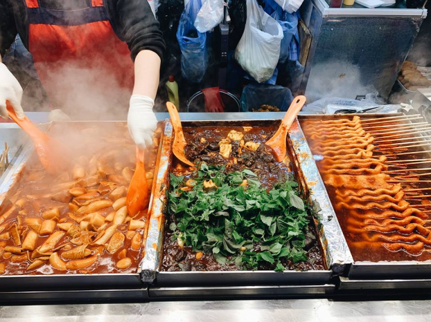   Món ăn ở Hàn Quốc hầu hết đều rất nóng và cay. Do vậy, với những bạn không ăn được cay thì nên cân nhắc kĩ lưỡng nhé.  