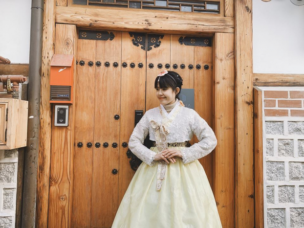   Mặc Hanbok và chụp hình là một trong những trải nghiệm vô cùng đáng nhớ mà bất kì du khách nào cũng không thể bỏ qua khi đã tới Hàn Quốc.  