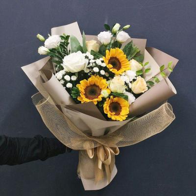   Bên cạnh những đóa hoa tươi truyền thống bạn cũng có thể chọn mua các mẫu hộp hoa sáp thơm vừa đẹp vừa trường tồn theo thời gian để tặng mẹ. (Ảnh: Hoa360)  