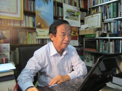 GS.TS Sinh học Nguyễn Lân Dũng.
