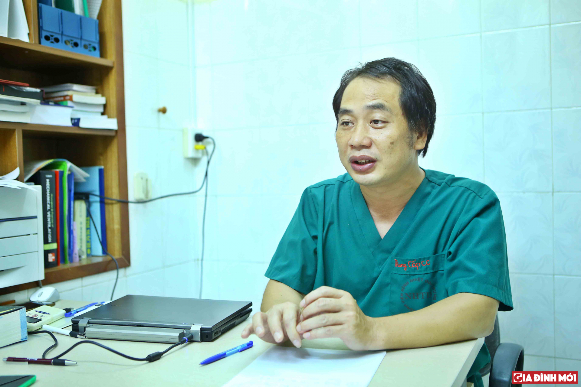 Bác sĩ Nguyễn Trung Cấp - Trưởng khoa Cấp cứu - Bệnh viện Bệnh Nhiệt đới Trung ương.