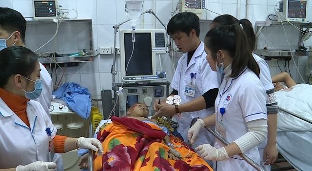 Trong số 16 trẻ nhập viện có 1 cháu nặng nhất đang được điều trị tại Bệnh viện Việt Đức