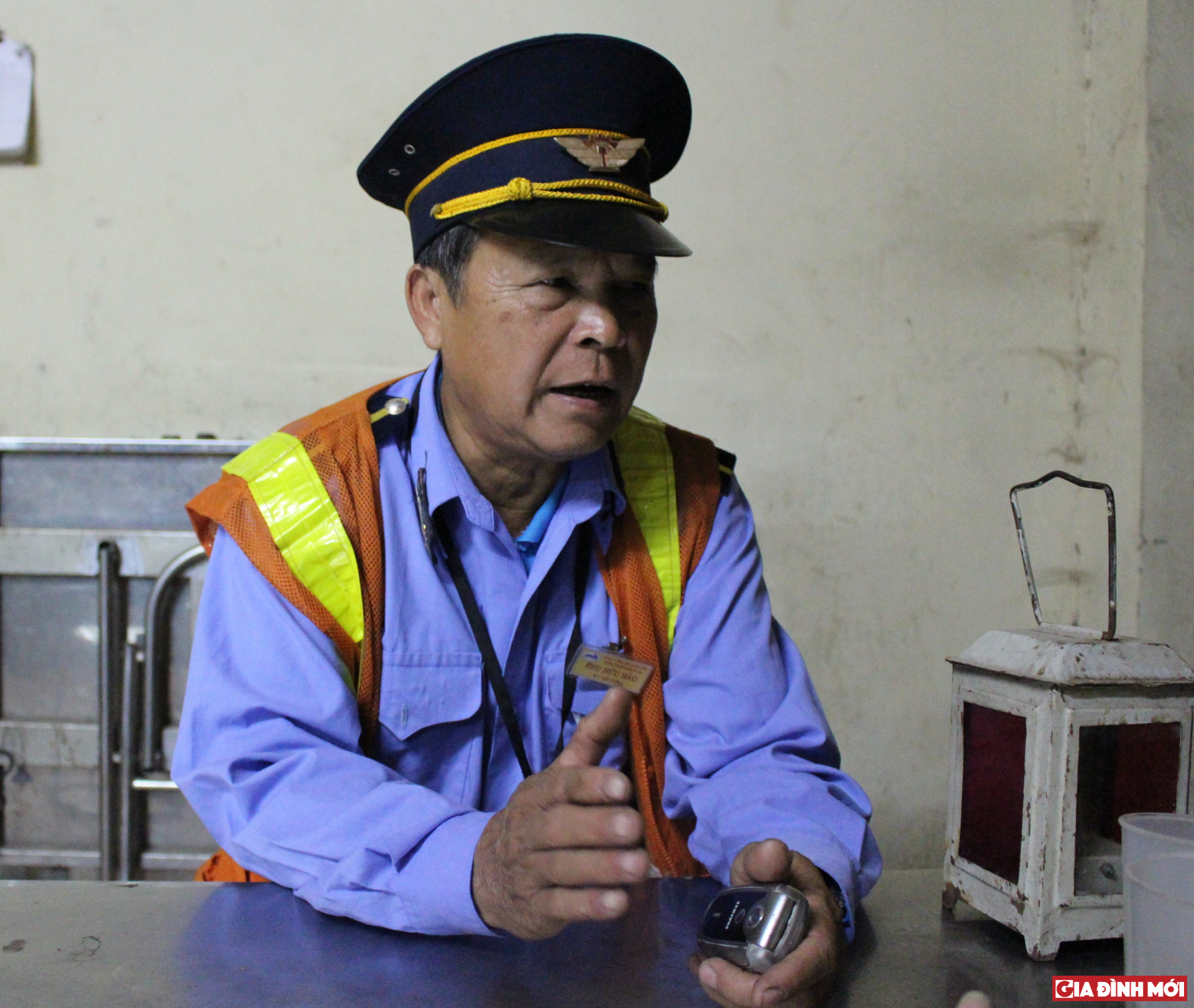 Ông Chu Hữu Hảo chia sẻ câu chuyện đón Tết bên đường tàu.