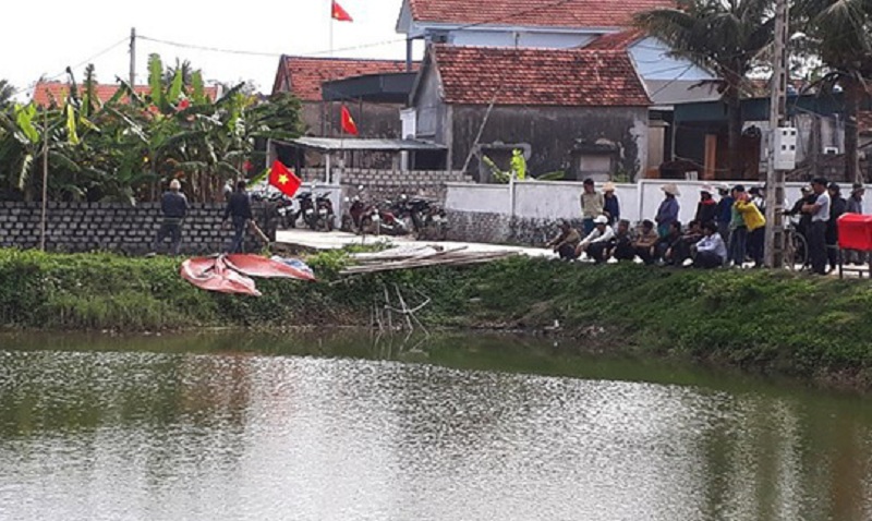 Ao nước, nơi tìm thấy thi thể em L. Ảnh: Việt Hùng
