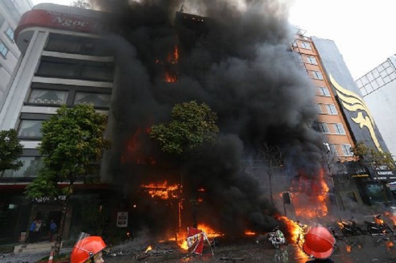 Vụ cháy lớn ở phố Trần Thái Tông, Hà Nội vào cuối năm 2016. Ảnh: Báo Dân Sinh