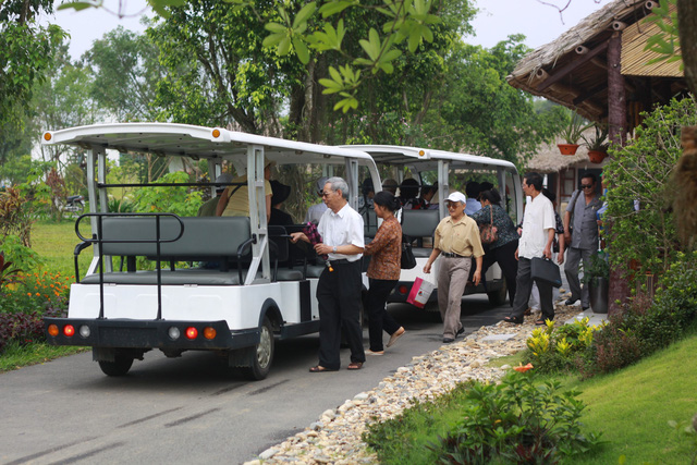   Dịch vụ đưa đón thân nhân đến công viên nghĩa trang  