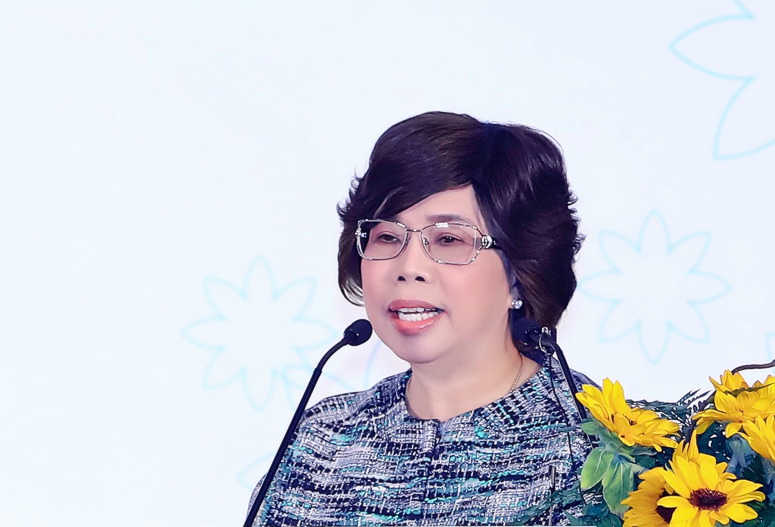 Doanh nhân Thái Hương - Chủ tịch HĐQT tập đoàn TH phát biểu tại diễn đàn