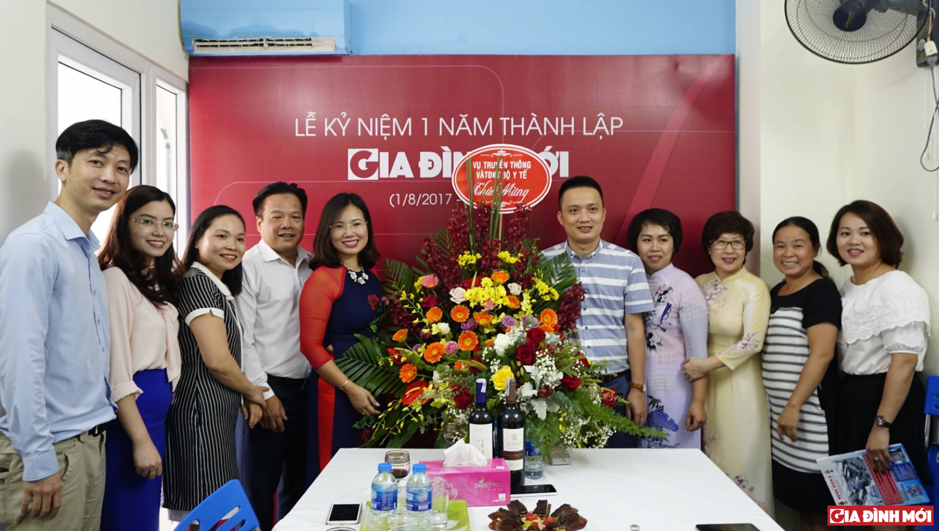Vụ truyền thông và thi đua khen thưởng Bộ Y tế thăm và tặng hoa cho Tạp chí điện tử Gia Đình Mới 