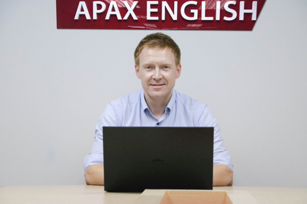   Ông Travis Stewart- Phó Tổng giám đốc kiêm Giám đốc khối Đào tạo và Quản lý giáo viên nước ngoài Công ty Cổ phần Anh ngữ Apax English  