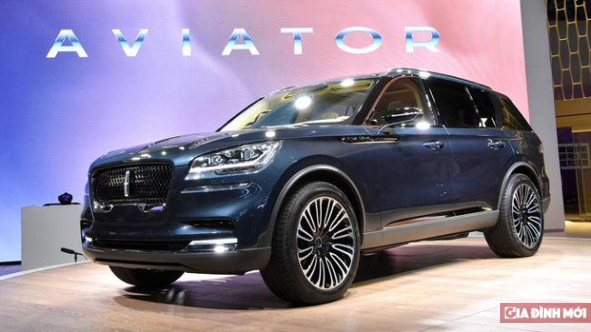   Lincoln Aviator với 3 hàng ghế nhắm vào phân khúc khách hàng tìm kiếm chiếc xe crossover hạng trung với kích thước hợp lý hơn đàn anh Navigator. Phiên bản tiêu chuẩn sử dụng động cơ tăng áp kép V6 dung tích 3 lít công suất 400 mã lực. Hệ thống Co-Pilot 360 trang bị tiêu chuẩn, hệ thống giảm xóc thích ứng được kết hợp với hệ thống radar quét trên mặt đường phía trước, giảm xóc tự động.  