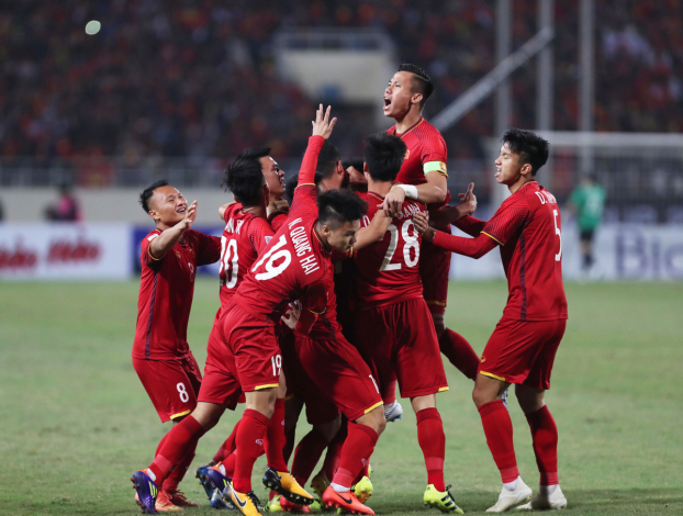   Đứng vững trước những đợt tấn công của đối thủ, Việt Nam đánh bại Malaysia 1-0 ở lượt về và trở lại ngôi vô địch Đông Nam Á sau 10 năm.  