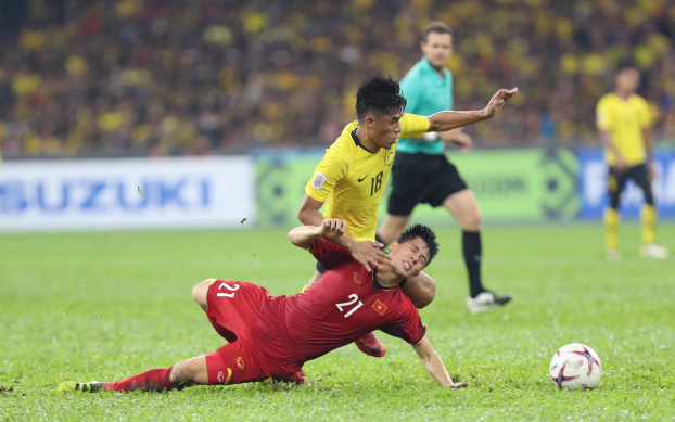   Tuy nhiên, tỷ số này không được giữ đến hết trận. Shahrul Saad đánh đầu rút ngắn tỷ số cho Malaysia vào cuối hiệp một và pha đá phạt thành bàn của Safawi Rasid trong hiệp hai giúp thầy trò Tan Cheng Hoe có trận hòa 2-2. Malaysia như bị dồn vào chân tường sau hai bàn thua và buộc phải dâng cao đội hình để gây sức ép.  