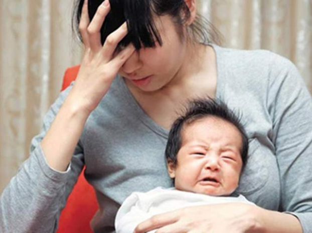  Phụ nữ Việt Nam rất áp lực trong việc chăm con  