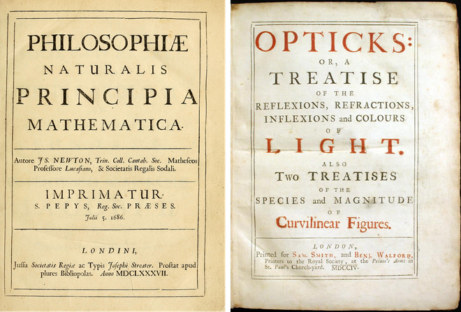    Cuốn Principia (Các nguyên lý toán học) bằng tiếng Latin và cuốn Opticks (Bàn về ánh sáng và quang phổ) bằng tiếng Anh của Newton.  