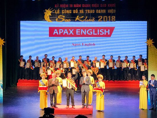   Ứng dụng công nghệ 4.0 vào dạy học, Apax English nhận được giải thưởng cao quý SAO Khuê.  