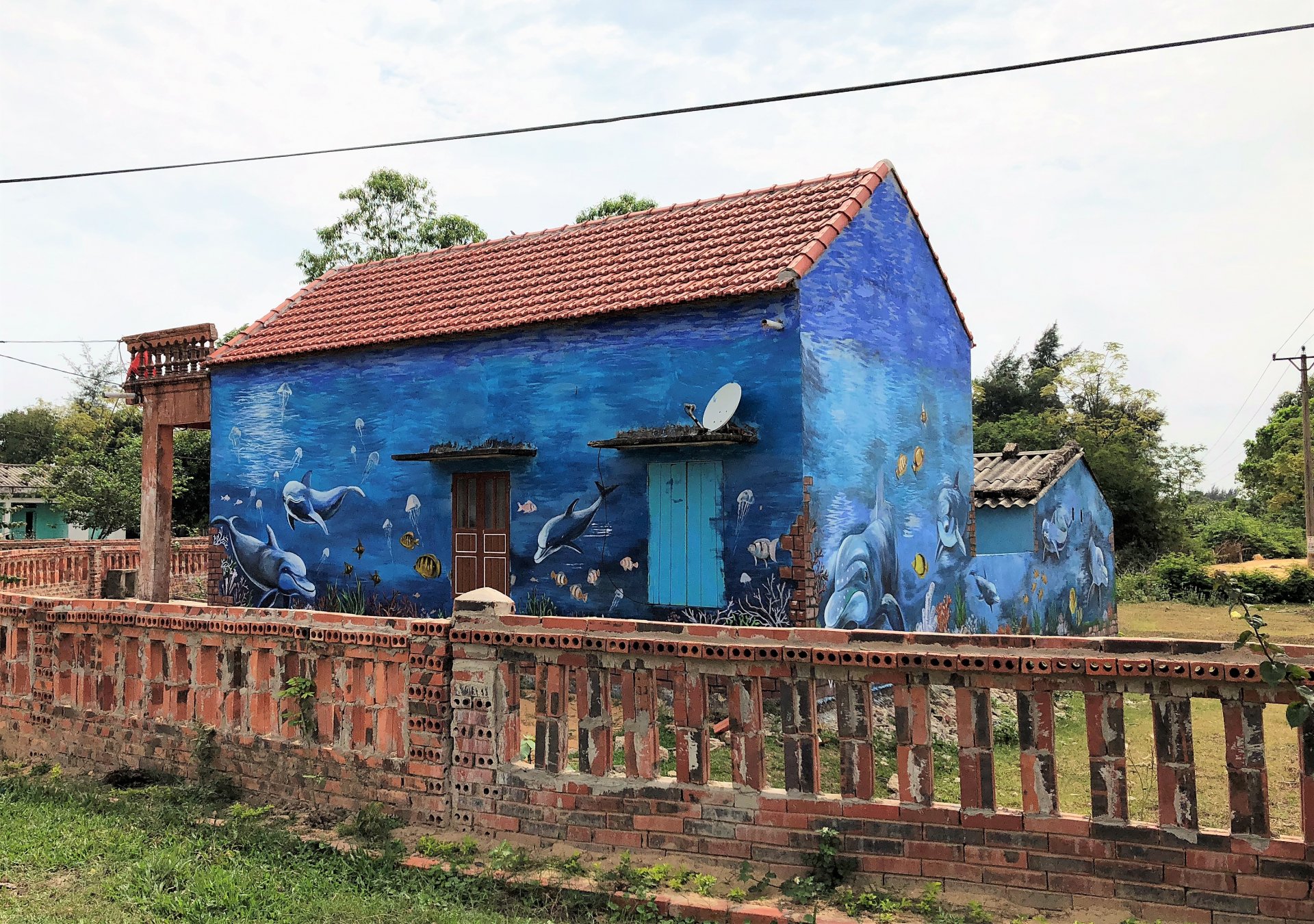 Những ngôi nhà dọc đường đảo Vĩnh Thực