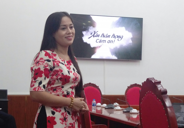   Cô Nguyễn Kim Anh đem đến những giây phút xúc động trong ngày thi.  