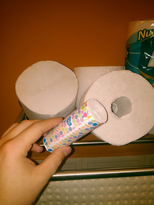 Cuộn giấy vệ sinh có lõi tách rời giúp bạn mang theo gọn nhẹ