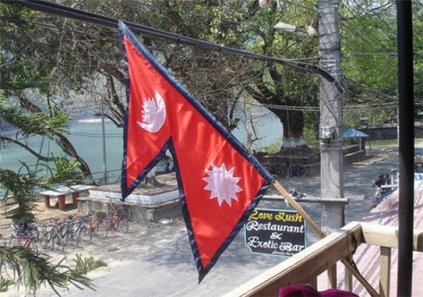 Nepal là quốc gia duy nhất trên thế giới mà quốc kỳ chính thức của họ không có hình chữ nhật hay hình vuông