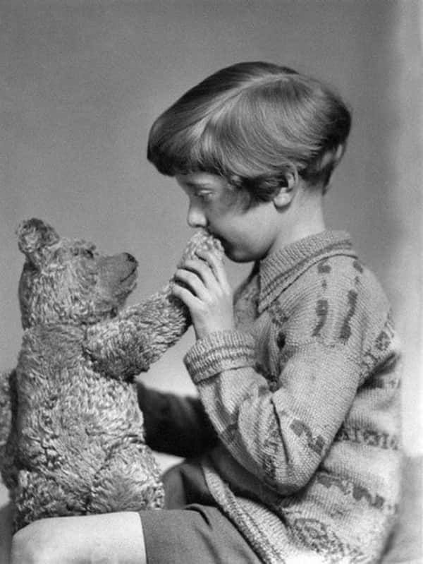  Chú gấu Winnie-the-Pooh và Christopher Robin đầu tiên từ 1927    