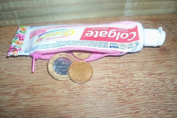 Ví đựng đồng xu tận dụng từ hộp kem đánh răng 