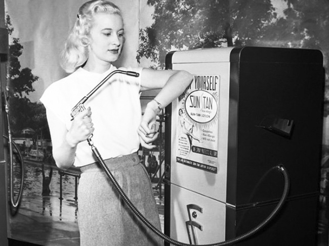 Máy bán hàng tự động tại Suntan, USA năm 1949