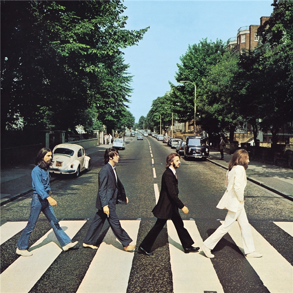 Con đường này trở nên nổi tiếng sau khi nhóm nhạc The Beatles chụp ảnh tại đây. Nó đã trở thành địa điểm check-in nổi tiếng nhất thời đó. Chiếc xe màu trắng xuất hiện tại đây cũng trở nên đắt giá với trị giá 2530 bảng Anh