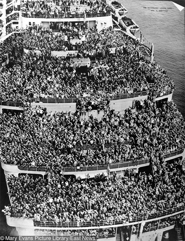 Sau thế chiến thứ nhất năm 1945, chiếc tàu cập bến New York câp bến đưa những người lính cuối cùng trở về
