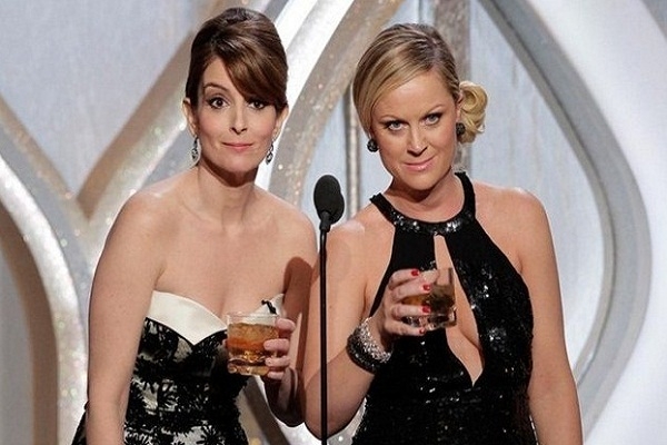 Tina Fey và Amy Poehler đã dạy nam diễn viên thủ vai Kevin G cách hát rap cho phim Những cô nàng lắm chiêu (Mean Girls)