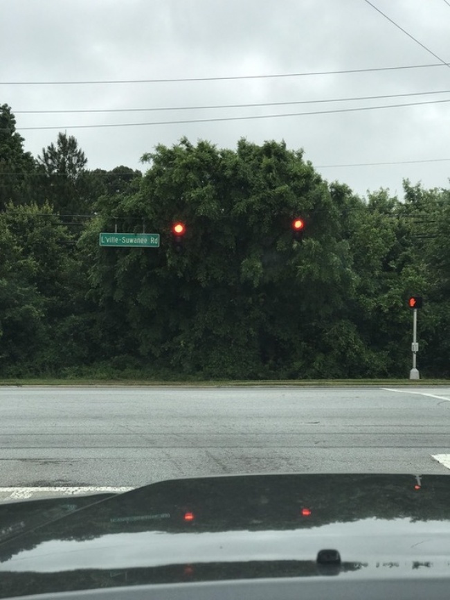 Đèn giao thông trông giống như hai con mắt