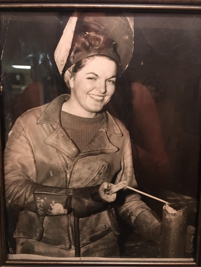 Bà tôi là thợ hàn trong Thế chiến thứ II