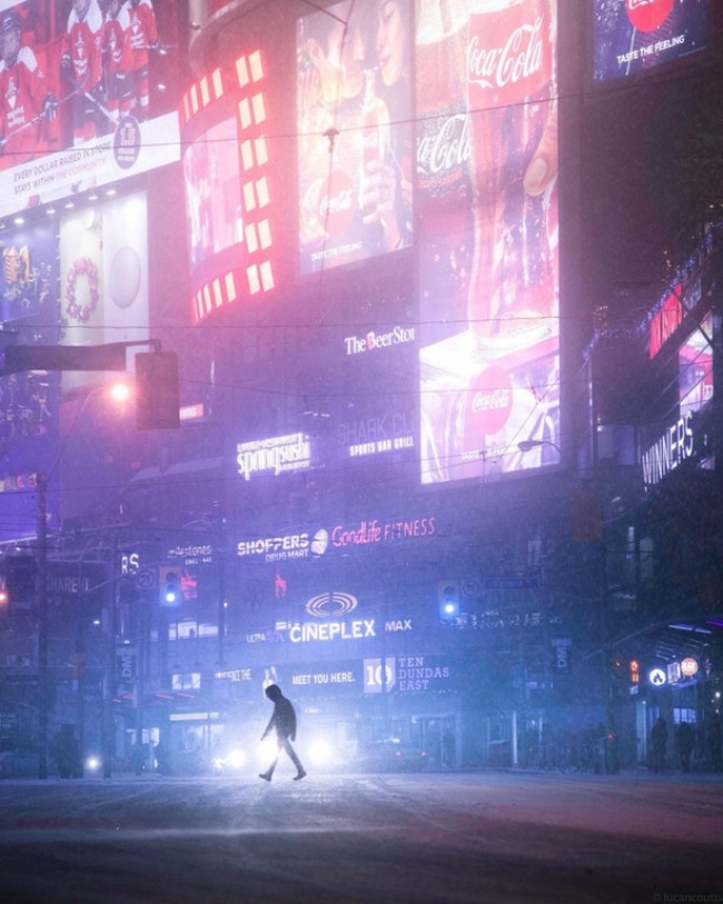 Bức ảnh này từ Toronto trông giống như một khung hình từ bộ phim Blade Runner 2049
