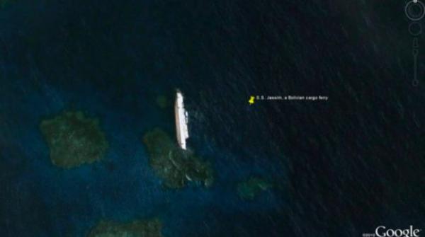   Đây là S.S. Jassim chiếc thuyền được Google Earth chụp lại, nhưng nó đã bị chìm vào tháng 12/2003  