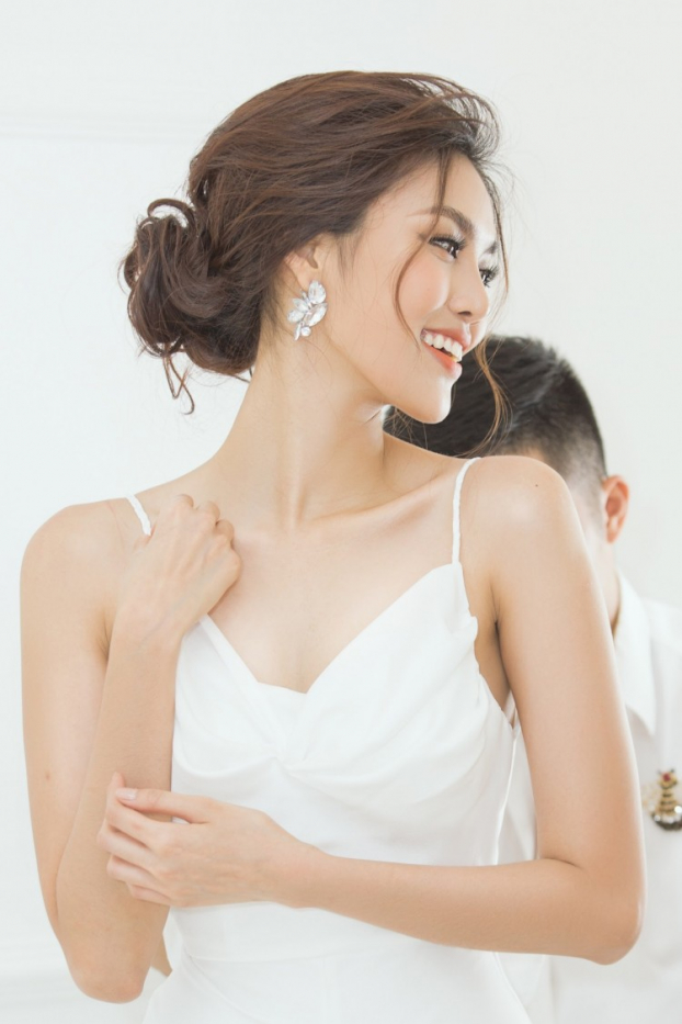 Hé lộ 2 mẫu váy cưới 'đẹp từng centimet' của Lan Khuê trong ngày trọng đại 3