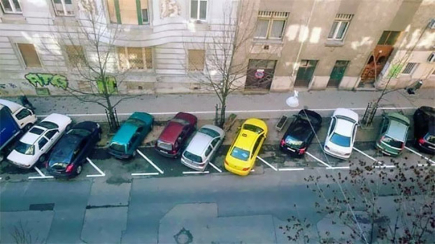   Bãi đậu xe này ở Romania  