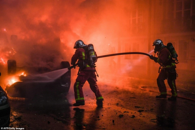   Lực lượng chữa cháy tại Pháp phải hoạt động hết công suất nhằm khắc phục thiệt hại trong 2 ngày cuối tuần vừa rồi.   