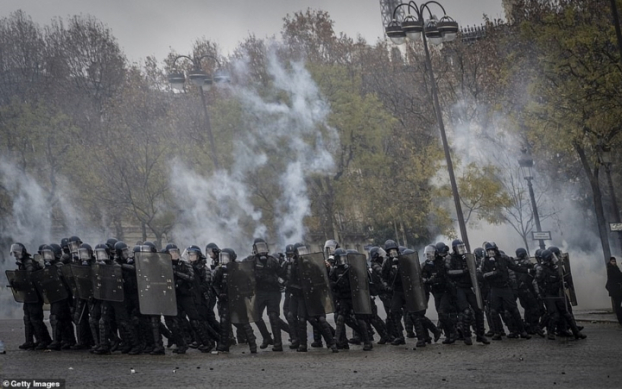    Tổng cộng có khoảng 136.000 người đã xuống đường biểu tình trên toàn nước Pháp trong ngày 1/12.  