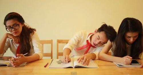 

Nhiều học sinh thường lâm vào tình trạng mệt mỏi và buồn ngủ khi đi học, dẫn đến không thể tập trung và dễ bị ốm (Ảnh minh họa)  