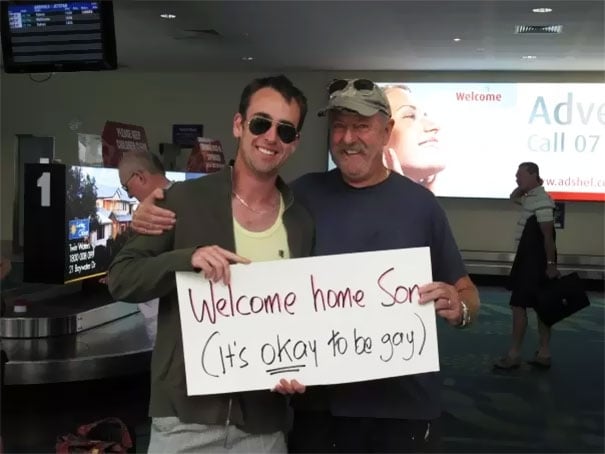 funny-airport-greeting-signs-21-59cb92100c3bf__605
