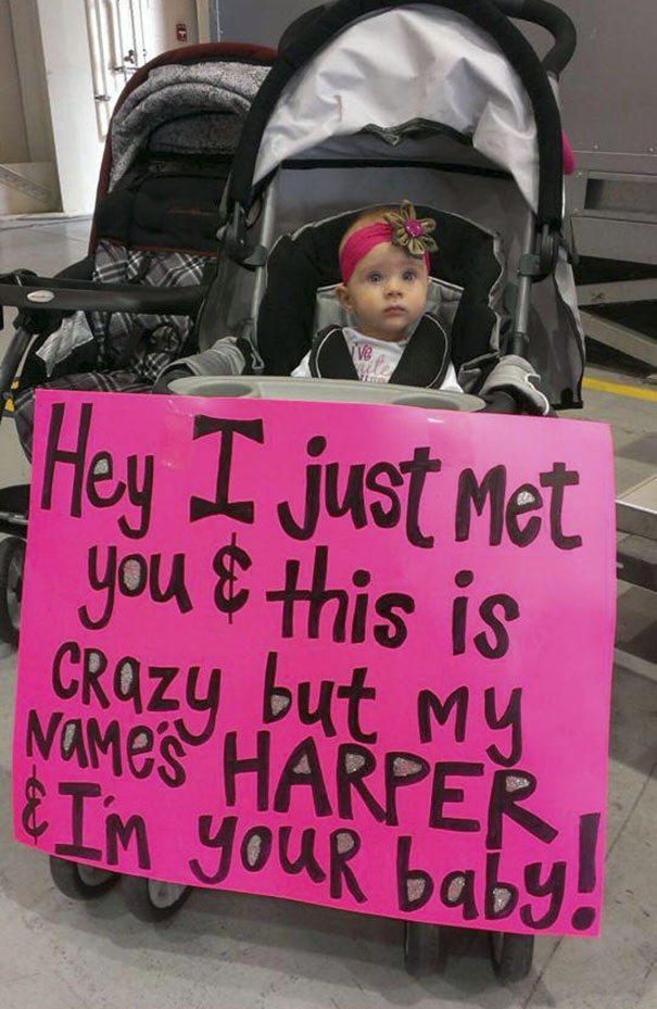 funny-airport-greeting-signs-3-59c8f654796db__605 (1)