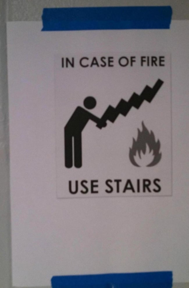 'Trong trường hợp có đám cháy, hãy sử dụng thang bộ'. Sử dụng kiểu này ư?