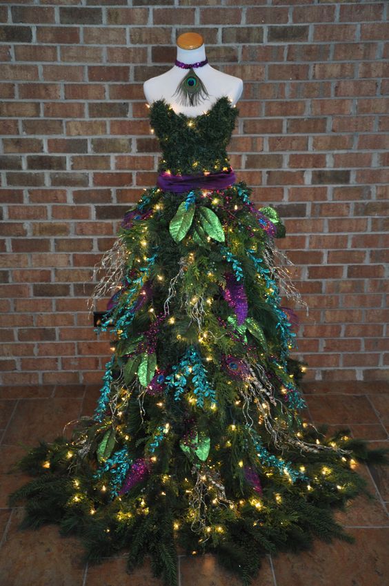 Thêm một chiếc váy cây Giáng sinh