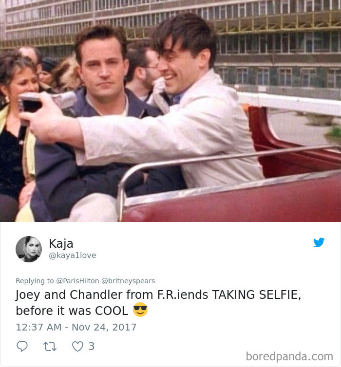 Chandler và Joey trong phim 'Friends' cũng biết selfie trước khi kiểu chụp ảnh này thành trào lưu được ưa thích