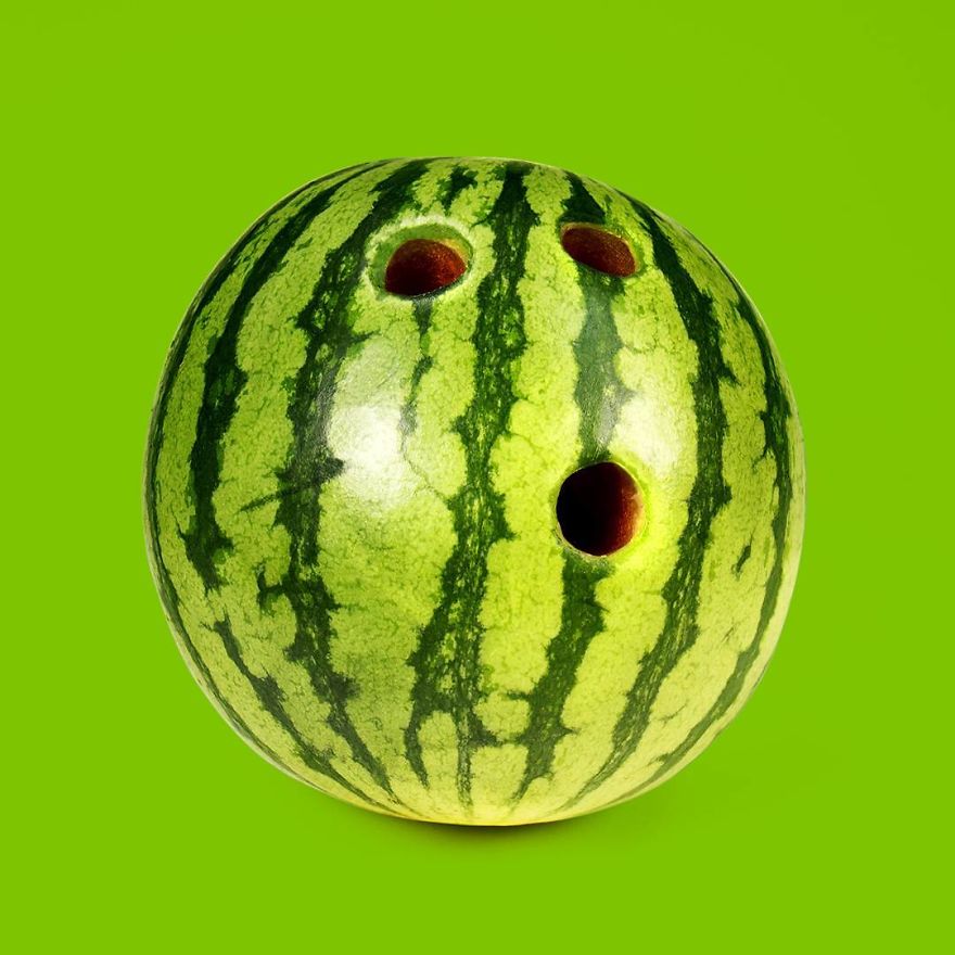 Một trái dưa với khuôn mặt ngạc nhiên, hoặc là một quả bóng bowling dưa hấu