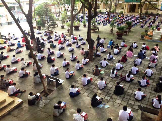 Học sinh Trường THCS Trần Quốc Toản, Tuy Hòa, Phú Yên thi học kỳ